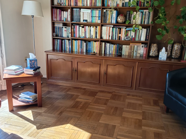 La distancia entre dos&nbsp;sillones